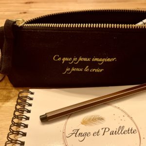 Trousse noire en coton avec phrase positive "Ce que je peux imaginer, je peux le créer"